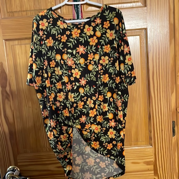 Super cute Lula roe - Picture 1 of 5